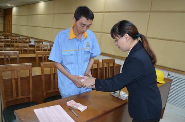 命運(yùn)無情人間有愛——華昌全體員工踴躍為困難職工捐款