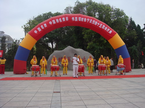 廠方經(jīng)銷同努力，推廣偉昌齊煥彩