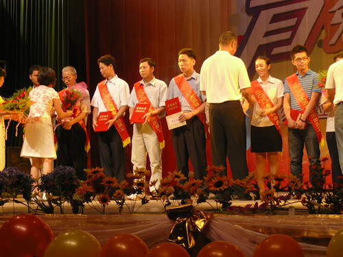 我公司參加——2010大瀝商會(huì)“賀中秋，迎國慶”暨表彰杰出員工文藝晚會(huì)