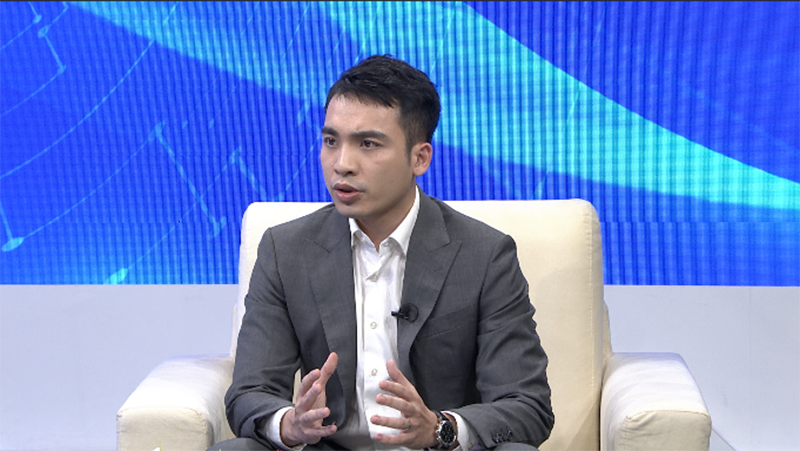 華昌集團受邀央視對話“名嘴”水均益!11月26日晚18：15，鎖定CCTV—發(fā)現之旅頻道《聚焦先鋒榜欄目》