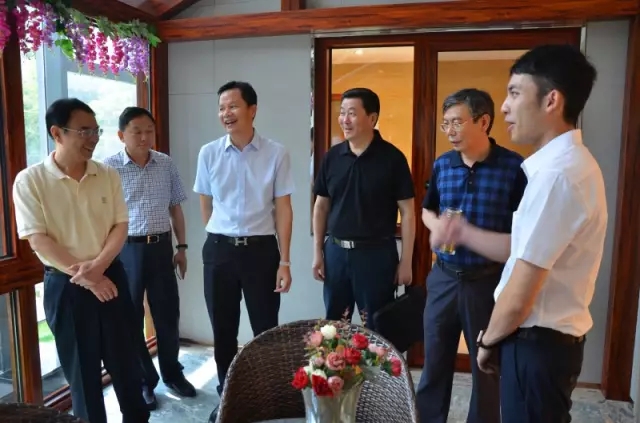 【華昌動態(tài)】熱烈歡迎國務(wù)院參事、中國有色金屬工業(yè)協(xié)會陳全訓(xùn)會長一行蒞臨華昌指導(dǎo)工作！