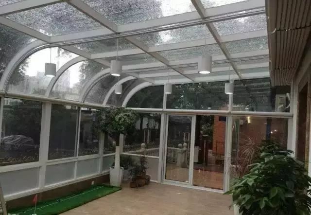 華昌商學(xué)院 |暴風(fēng)雨過(guò)后 家里的窗戶(hù)漏水怎么辦？